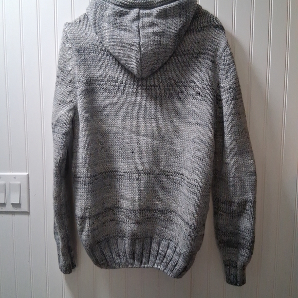 Men's Gray Cable Knit Sweater with Button Detail - Picture 10 of 16